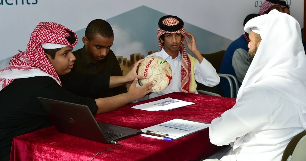 عرض الطلاب لمشاريعهم