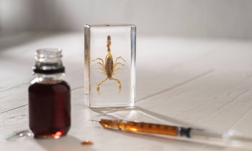 medical scorpion venom - bottle and syrange