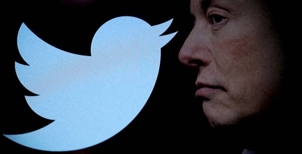 FILE PHOTO: Twitter logo and a photo of Elon Musk are displayed through magnifier in this illustration taken October 27, 2022. REUTERS/Dado Ruvic/Illustration/File Photo/File Photo