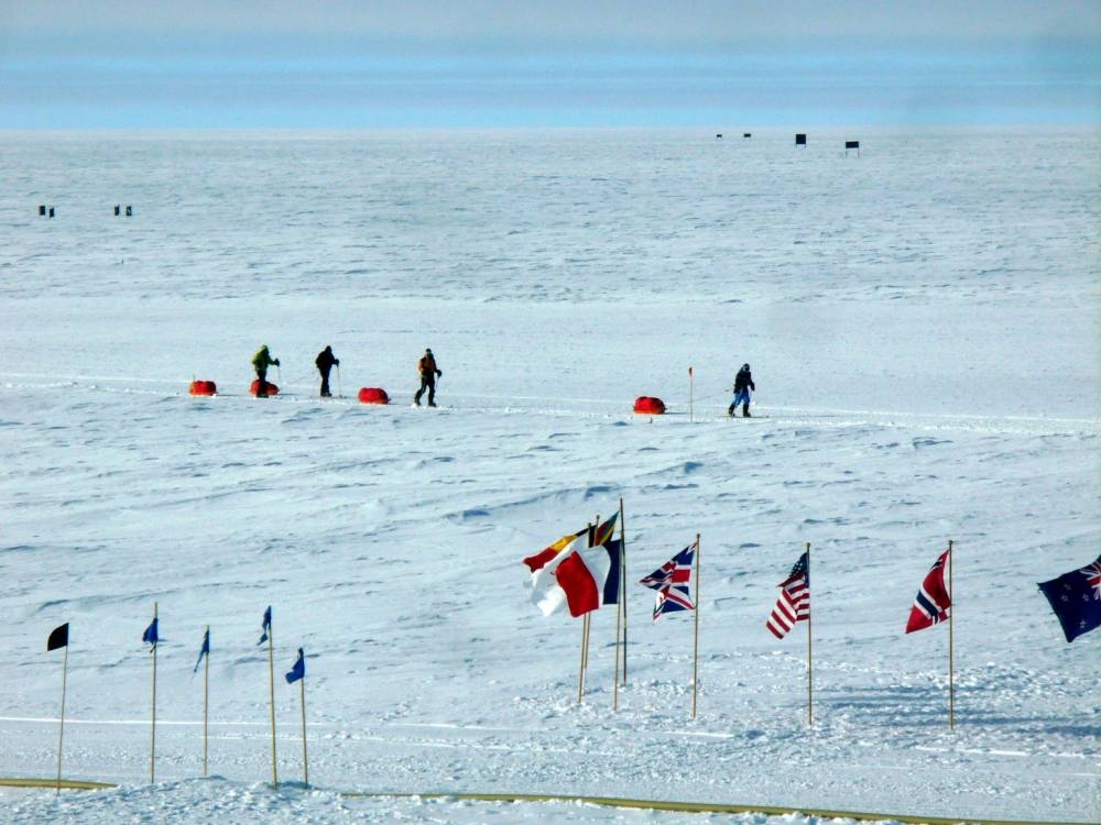 south_pole_skiers-1536x1152