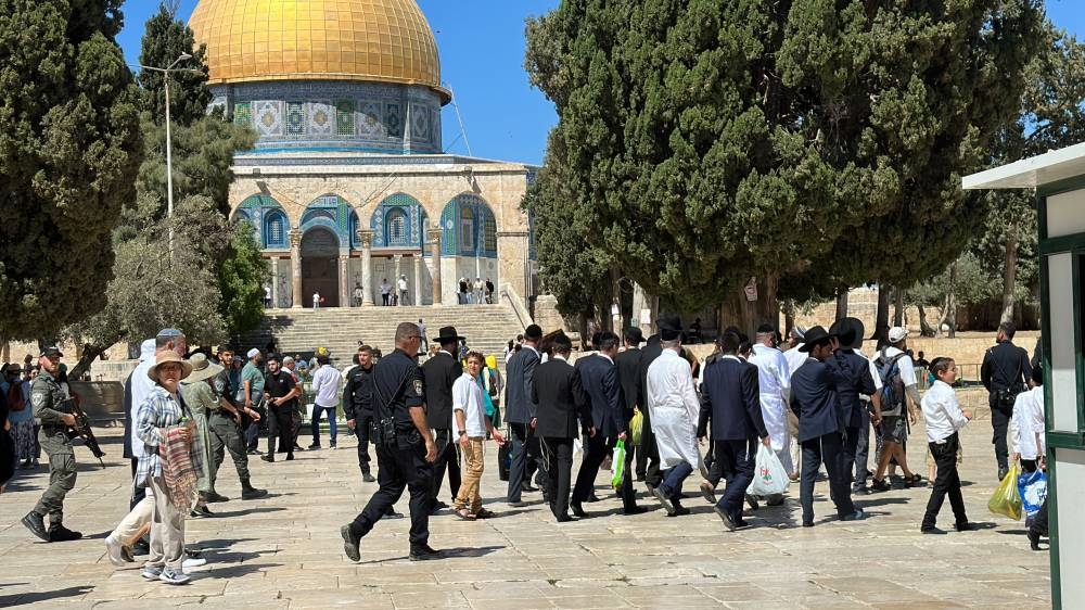 الشرطة الإسرائيلية تفرغ المسجد الأقصى من المصلين